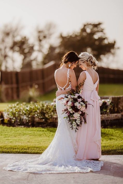 Must Have Wedding Photos Couple Fun, Maid Of Honor Photo Ideas, Wedding Picture Ideas With Parents, Wedding Photo Ideas Family Group Shots, Bride Solo Poses, Wedding Rp, Sister Wedding Pictures, Wedding Photo List, Bridesmaid Poses