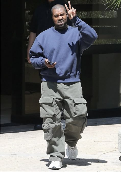 Yeezy Foam Runners Outfit, Foam Runners Outfit, Yeezy Foam Runner Outfit, Foam Runner Outfit, Runner Outfit, Yeezy Foam Runners, Kanye Fashion, Kanye West Outfits, Runners Outfit