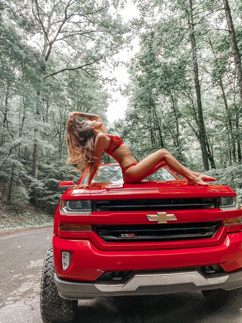 Cowgirl Photoshoot, Truck Pics, Western Photoshoot, Seductive Photos, Bouidor Photography, Chevy Girl, Senior Photography Poses, Car Poses, Insta Photos