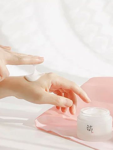 Korean Skincare Photography, Night Time Moisturizer, Dynasty Cream, Skin Gym, When To Plant Vegetables, Product Shooting, Joseon Dynasty, Beauty Of Joseon, Tighten Skin