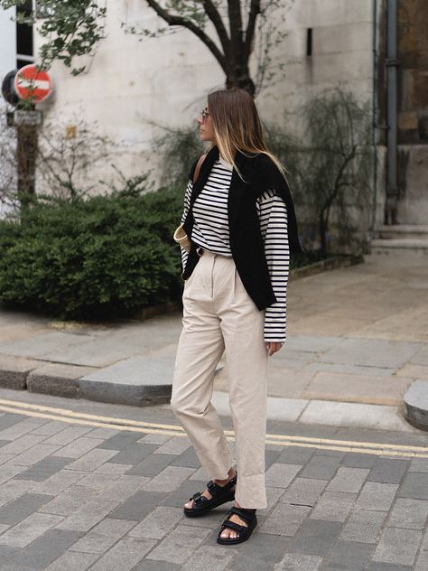 Striped Long Sleeve Shirt Outfit, Black Striped Shirt Outfit, Striped Long Sleeve Outfit, Striped Tshirt Outfits, White Striped Shirt Outfit, Long Sleeve Shirt Outfits, Emma Hill, Outfits With Striped Shirts, Black And White Striped Shirt