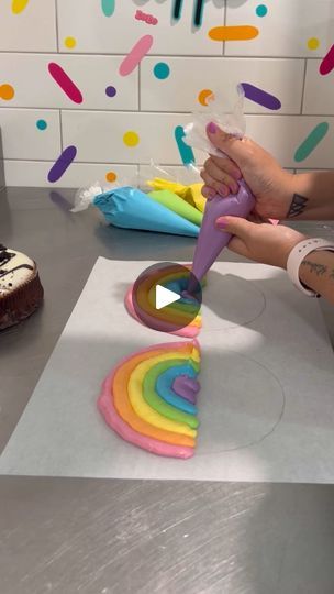 Tigga Mac, Buttercream Rainbow, Quick Easy Desserts, Cake Decorating Videos, Cake Videos, Colorful Cakes, Rainbow Cake, Rainbow Art, Cake Tutorial