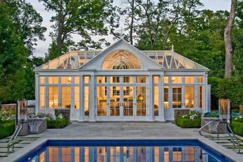 Survey an incredible array of pool houses and find inspiration for your own poolside digs. Country Pool Ideas, Pool House With Kitchen, Pool House With Fireplace, House Design Pool, Bathroom Pool House, Pool House With Bar, Cottage Conservatory, Pool House With Bathroom, House With Patio