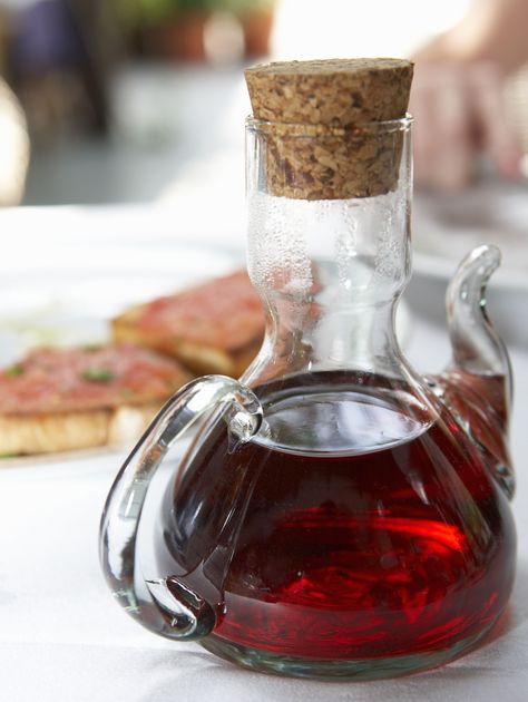 Wine vinegar is easy to make, and this DIY recipe yields a homemade wine vinegar that's much tastier and cheaper than mass-produced store-bought vinegars. Balsamic Vinegar Substitute, Red Wine Vinegar Recipes, Homemade Vinegar, Homemade Extracts, Wine Chart, Vinegar Recipes, Wine Maker, Flavored Vinegars, Grape Growing