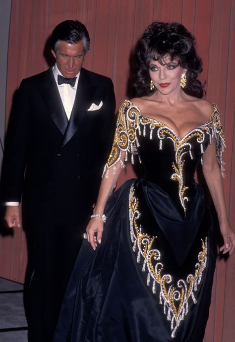 26 of the Wildest Golden Globes Dresses You've Never Seen  - ELLE.com Hollywood Looks, Cher Bob Mackie Gowns, Joan Collins Glamour, 80s Glamour, Cher Grammys 1974, Alexis Carrington, Cher 1974 Grammys, Golden Globes 2020, Golden Globes Dresses