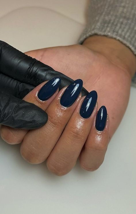 Dark Navy Nails Acrylic, Nail Inspo Fall Almond, Dark Colored Almond Nails, Nail Color Winter, Almond Dark Nails, Navy Oval Nails, Dark Blue Black Nails, Dark Blue Sns Nails, Dark Navy Blue Nails Almond