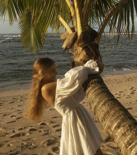 Ocean bliss, sand stress ~ my beach life balance 🌊 #TheRoofersGranddaughter ⠀⠀⠀⠀⠀⠀⠀⠀⠀ 📷: @estherscanon Beach Cave Photoshoot, Mermaid Beach Aesthetic, Happy Women Aesthetic, Happy Aesthetic Girl, Driftwood Beach Photoshoot, Girl Happy Aesthetic, Girl In Nature Aesthetic, Happy Woman Aesthetic, Free Life Aesthetic