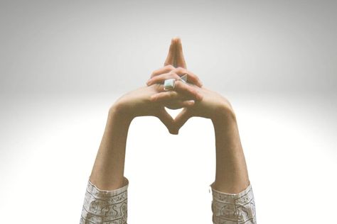 Uttarabodhi Mudra (Enlightenment Gesture): How to Do, Benefits - Fitsri Increase Brain Power, Uttarabodhi Mudra, Gyan Mudra, Pranayama Yoga, Buddhist Beliefs, Yoga Articles, Hand Mudras, Anahata Chakra, Yoga Workshop