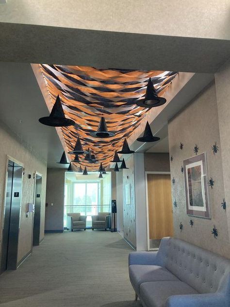 Breakroom Halloween Decor, Halloween Streamers Ideas, Halloween Breakroom Decorations, Halloween Break Room Ideas, Halloween Office Decorations Ideas, Work Halloween Decorating Contest, Streamer Halloween Decorations, Halloween Lobby Decorations, Halloween Streamer Ideas