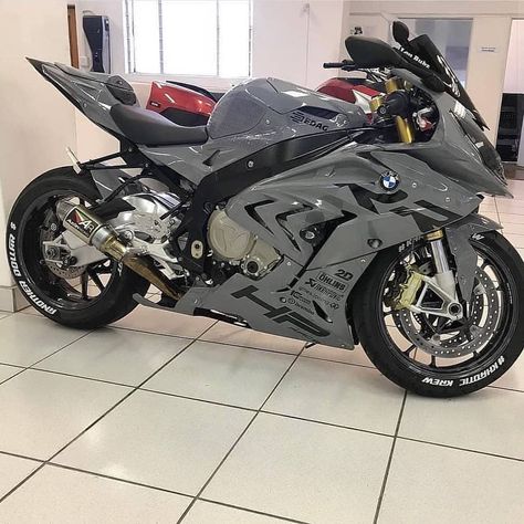 Alpha Bikers on Instagram: “BMW S1000RR! ❤🔥🔥 👥Tag Someone Who Need To See This! By ??” 1000rr Bmw, Bmw Rr1000, Bmw Motorcycle S1000rr, Bmw 1000rr, Motor Balap, Xe Ducati, Bmw Motorbikes, Tmax Yamaha, Bike Bmw