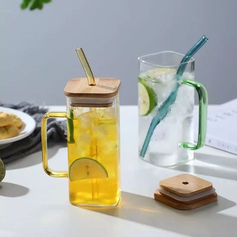 400ml nordic square glass cup with bamboo lid and straw Chilled Beer, Party Spread, Beer Party, Glas Art, Mug With Lid, Milk Cup, Glass Mug, Glass Straws, Refreshing Cocktails