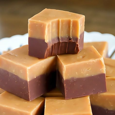 Easy Chocolate Peanut Butter Fudge, Chocolate Peanut Butter Fudge Recipe, Reeses Desserts, Favorite Deserts, Best Fudge Recipe, Butter Fudge Recipe, Peanut Butter Fudge Recipe, Chocolate Peanut Butter Fudge, Christmas Fudge