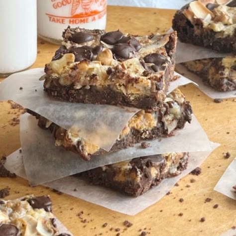 Easy Ghirardelli Seven Layer Brownie Bar Recipe - Pinecones and Acorns Nine Layer Cookie Bar, Sprinkle Brownies, Seven Layer Cookies, Ghirardelli Brownie Mix, Eggless Pancakes, Seven Layer Bars, 7 Layer Bars, Brownie Mix Recipes, Magic Cookie Bars