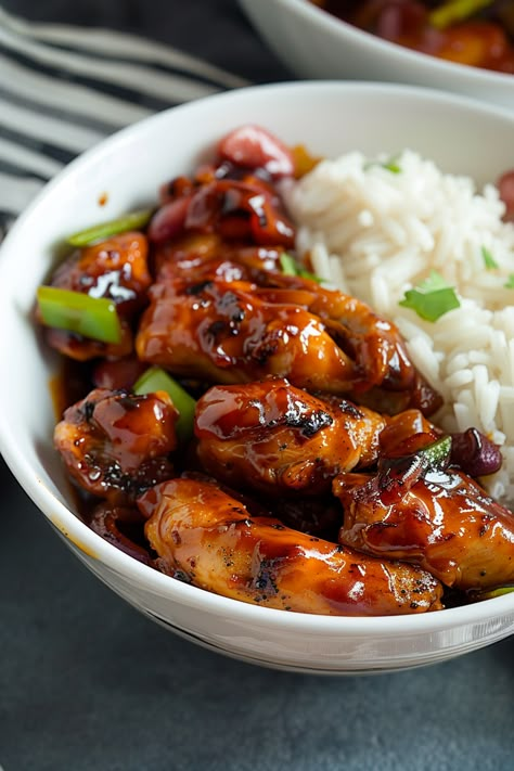 Sweet and Sticky Chicken Recipe Hawaiian Sticky Chicken, Sweet Thai Chicken, Pretty Dinner Recipes, Chicken Thigh Asian Recipes, Chicken Fillets Recipes, Healthy Food Dishes Dinners, Interesting Food Recipes Easy Dinners, Asian Sticky Chicken, Healthy Asian Chicken Recipes