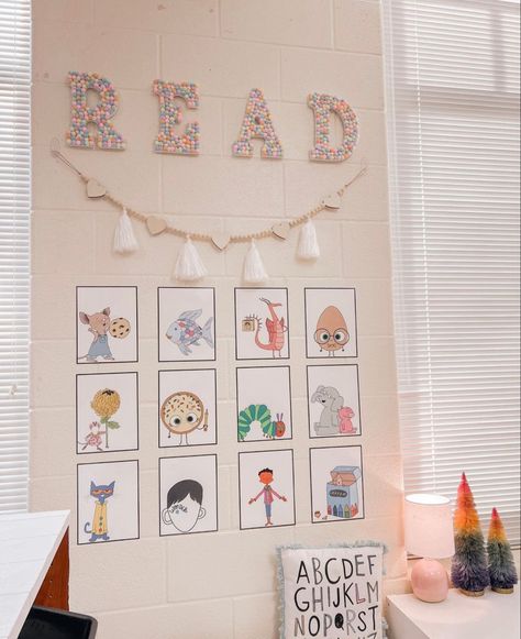 Theme Kindergarten Classroom, Classroom Library Preschool, Theme Classroom Ideas Preschool, Library In Classroom Ideas, Read Classroom Decor, Kindergarten Theme Classroom, Cute Classroom Themes Daycare, Read Sign For Classroom Diy, Mild Moderate Classroom