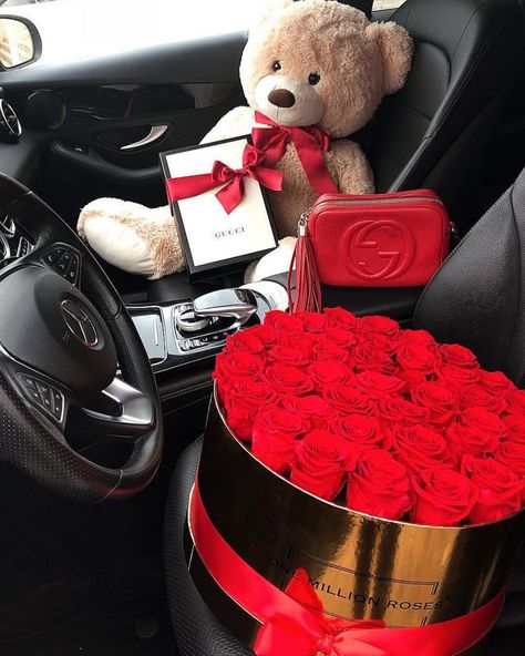 Rosen Box, Luxury Lifestyle Girly, Birthday Goals, Wealthy Lifestyle, Luxury Lifestyle Fashion, Romantic Surprise, Luxury Lifestyle Dreams, Luxury Flowers, Birthday Surprise