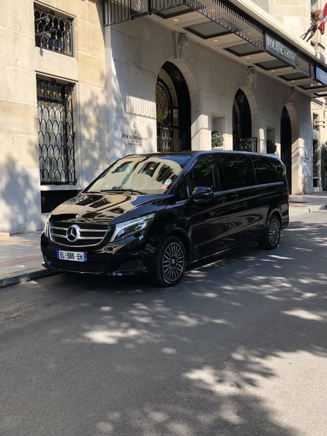 Group Limo en mission Four Seasons George V Paris 2019 Black Limo, George V Paris, Rainbow Wallpaper Iphone, Mercedes Van, Luxury Transportation, Luxury Cars Range Rover, Black Car Service, Private Flights, Online Quotes