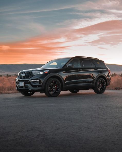 Ford Explorer St Black, 2025 Ford Explorer, Ford Explorer Aesthetic, Black Ford Explorer, Ford Aesthetic, 2021 Ford Explorer, Explorer Car, Mustang Car Aesthetic, Ford Explorer St