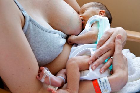 Breastfeeding a matter of human rights, say UN experts, urging action on formula milk - Baby Friendly Initiative Happy Human, Foto Cewek Hijab Aesthetic, Exclusive Breastfeeding, Formula Milk, Milk Baby, Joker Wallpapers, Hijab Aesthetic, Children's Rights, Baby Protection