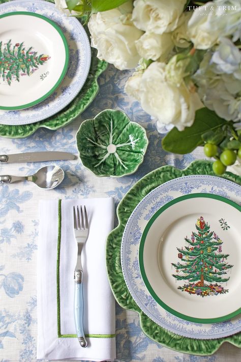 Setting the Table for the Holidays - Tuft & Trim Spode Tablescape Christmas, Vietri Christmas Table Settings, Hester And Cook Christmas Table Settings, Vietri Lastra Holiday Table Setting, Glassybaby Tablescape, Grandmillenial Christmas Table, Chinoiserie Christmas Table, Southern Table Settings, Christmas Spode Table Setting