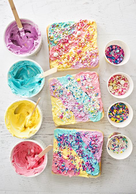 Unicorn Pancakes, Rainbow Toast, Art Snacks, Unicorn Breakfast Ideas, Rainbow Lunch Ideas Kids, Unicorn Party Snacks, Rainbow Snacks For Kids, Fun Kids Snacks, Kids Baking Recipes