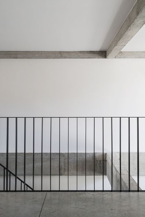 law firm RV on Behance Garde Corps Metal, Steel Balustrade, David Chipperfield, Steel Railing, Metal Railings, Stair Handrail, Staircase Railings, Lan Can, Iron Railing