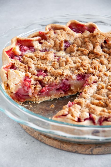 Raspberry Cream Pie Recipe - Made It. Ate It. Loved It. Easy Strawberry Rhubarb Pie, Rhubarb Crumble Pie, Raspberry Cream Pie, Raspberry Recipe, Peach Crumble Pie, Raspberry Cream Pies, Strawberry Rhubarb Crumble, Crumble Pie, Peach Crumble