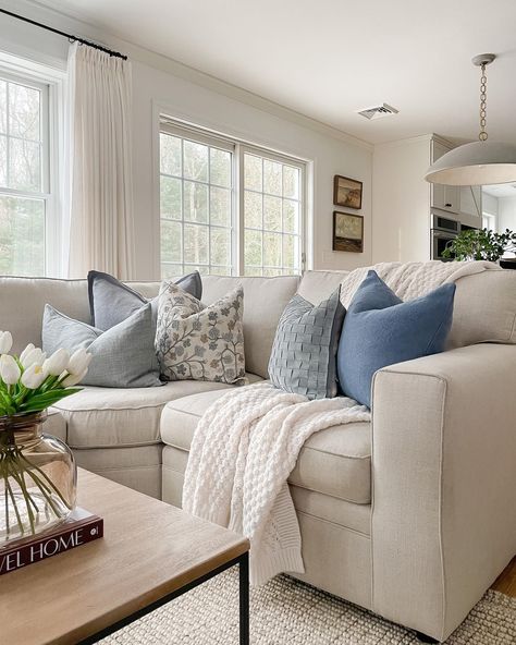 Auburn Apartment, 1st House, Events Business, Cozy Rugs, The Color Blue, Blue Home Decor, Neutral Living Room, Coastal Living Room, Pretty Decor