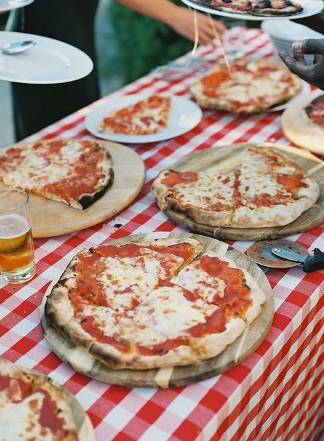 Wedding Rehearsal Pizza Party, Italian Wedding Pool Party, Italian Wedding Pizza Party, Italy Rehearsal Dinner, Italy Engagement Party, Summer In Italy Party, Italian Pizza Party Decorations, Pizza Garden Party, Pizza Themed Rehearsal Dinner