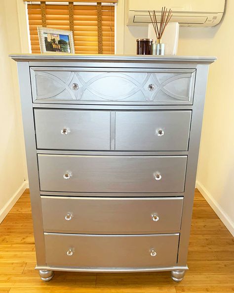 How To Paint A Metallic Dresser - Double Arrow Designs Metallic Painted Furniture Diy, Silver Painted Furniture, Paint Dresser Diy, Metallic Dresser, Metallic Painted Furniture, Arrow Designs, Silver Dresser, Silver Metallic Paint, Silver Furniture