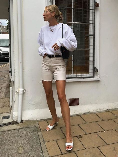 Mules Sandals Outfit, Fashion Questionnaire, Mule Sandals Outfit, Long Jean Shorts, Dad Shorts, Mules Sandals, Sandals Outfit, Shoe Trends, Mule Sandals