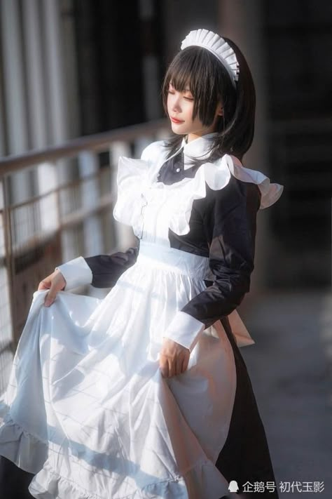 Shoot Concept, Maid Uniform, Maid Cosplay, Anime Maid, Female Pose Reference, Maid Outfit, Maid Dress, Figure Poses, Cute Cosplay