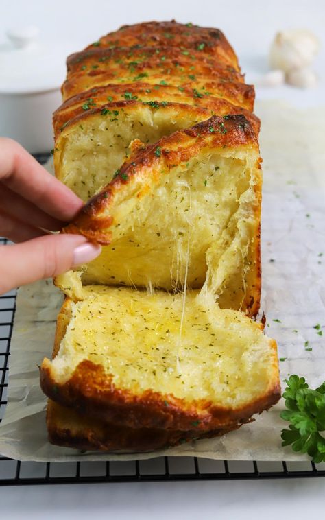 Pull Apart Garlic Bread, Discard Recipe, Garlic Bread Recipe, Garlic Herb Butter, Cheesy Garlic Bread, Milk Bread, Loaf Of Bread, Herb Butter, Garlic Herb