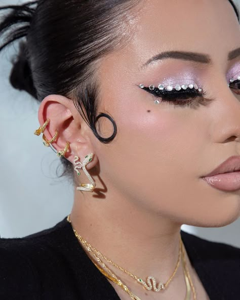 Makeup Ideas Eyeliner, Mekap Mata, 20 Makeup, Rhinestone Makeup, Graphic Makeup, Makeup For Black Skin, Smink Inspiration, Glam Makeup Look, Dope Makeup