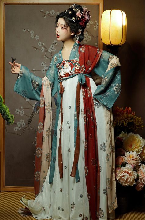 Chinese Culture Outfit, Imperial China Fashion, Empress Hanfu, Tibet Clothing, Traditional Chinese Clothing Male, Tang Dynasty Fashion, Ancient Chinese Fashion, Tang Dynasty Clothing, Tang Dynasty Hanfu