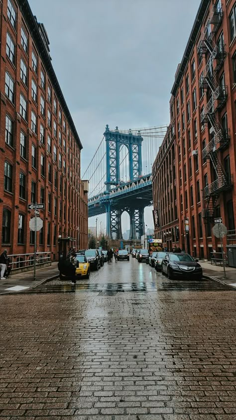 dumbo, brooklyn, ny, new york, manhattan bridge, nueva york Dumbo New York Photography, Name Of Colours, Brooklyn Bridge Aesthetic, Carson Aesthetic, Brooklyn Photoshoot, Brooklyn Winter, Brooklyn Aesthetic, Yellow Architecture, Dumbo New York