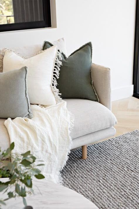 Are you making one of these rug mistakes? Top designers share their rug pet peeves! Lounge Room Styling, Cream Living Rooms, Living Room Cushions, Lounge Style, Room Styling, Diy Ikea Hacks, Diy Ikea, Style Deco, Living Room Green