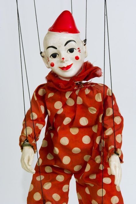 Loved loved loved marionettes! (Vintage Mid-Century Hazelle Marionette Teto, The Clown String Puppet) Clown Marionette, Marionette Puppets, String Puppet, Circus Toy, Circus Crafts, Under The Big Top, Circus Decorations, Clown Doll, Marionette Puppet