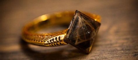 Horcrux Ring, Tom Marvolo Riddle, Hp Aesthetic, Images Harry Potter, Slytherin Aesthetic, Harry Potter Pictures, Tom Riddle, Albus Dumbledore, Harry Potter Wallpaper