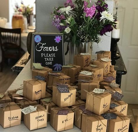 Housewarming Giveaway Ideas, Housewarming Goodie Bags, Party Favors For Housewarming, Rustic Housewarming Party Ideas, Rustic House Warming Party Ideas, Moving Theme Party, House Warming Souvenir Ideas, Intimate House Warming Party, Housewarming Party Favors Ideas