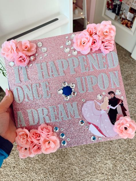 Sleeping Beauty Graduation Cap, Cute Graduation Cap Ideas, Disney Grad Caps, Grad Caps Ideas, Disney Prom, Caps Ideas, College Grad Cap Ideas, Senior Year Fun, Graduation Cap Decoration Diy