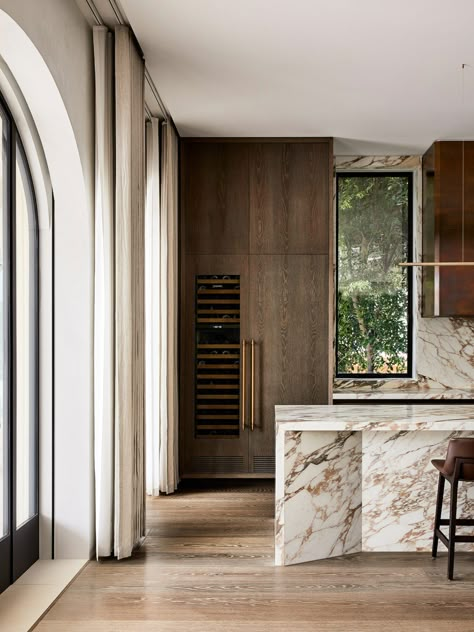 Kitchen Closeup | Melbourne Residence by Rob Mills Architecture & Interiors | est living Melbourne Penthouse, Architect Room, Miami Kitchen, Beauty Office, Kitchen Design Gallery, Kitchen Windows, Est Living, Minimalist Apartment, Entertaining Kitchen