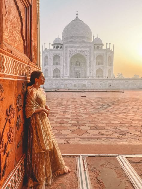 Agra Taj Mahal Photoshoot, Photo Shoot In Taj Mahal, Taj Mahal Photography Ideas, Photos At Taj Mahal, Outfit For Tajmahal Visit, Photo Ideas At Taj Mahal, Taj Mahal Poses Pictures, Taj Mahal Poses For Women, Tajmahal Photoshoot Ideas