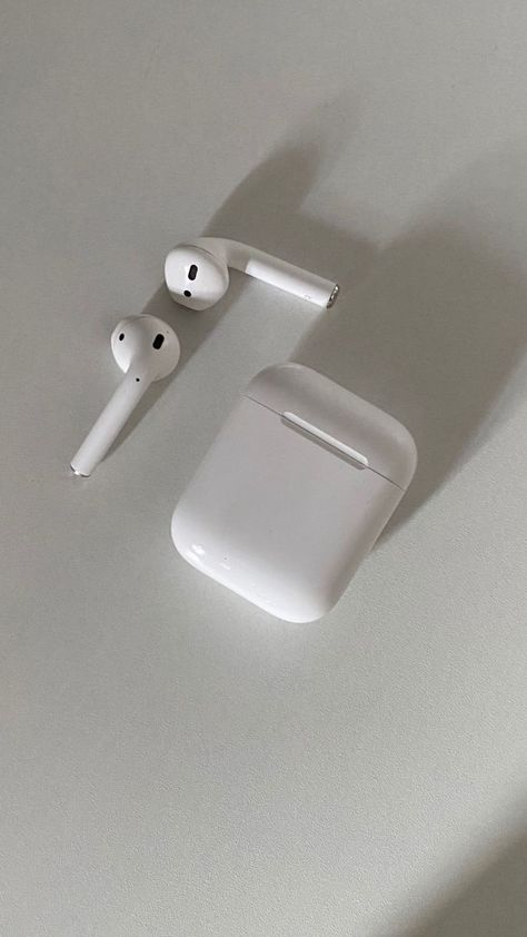 Airpods 2 Aesthetic, Fone Apple, Electronics Photography, Apple Watch Fashion, Website Layouts, Airpods 2, Iphone Mockup, White Pictures, Vision Board Manifestation