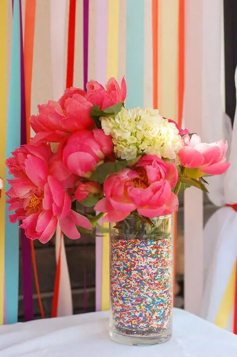 How to Make Sprinkle Lined Vases | Tikkido.com Sprinkles Party, Cupcake Invitations, Sprinkles Birthday Party, Filled Vases, Tangled Party, Sprinkle Party, Tinkerbell Party, Birthday Party Centerpieces, Minecraft Birthday Party