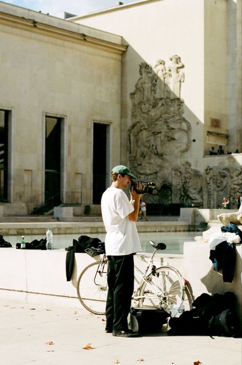 Skate Film Photography, Film Photography Camera, France On Film, Film Photographer Aesthetic, 35 Mm Portraits, Cameraman Aesthetic, Paris Film Photography, 35 Mm Film Photography Portrait, Cameraman Photography