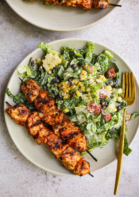 Chicken Skewers Dinner Ideas, Italian Chicken Sides Dishes, Chicken Kabob Salad, Women’s Event Outfit, High Class Dinner Recipes, Bbq Chicken Squers, Corn And Chicken Recipes, Summer Salad With Chicken, Fancy Summer Dinner Recipes