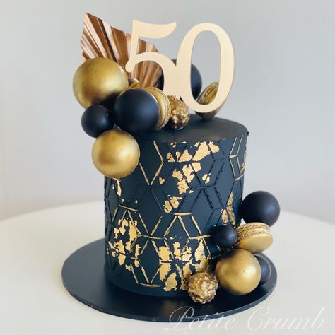 Black and gold cake Black And Gold 50th Birthday Cake, 50th Birthday Cake Men, 50th Bday Cake, Black And Gold Birthday Cake, 40th Birthday Cake For Women, 50th Birthday Cakes For Men, 40th Birthday Party Themes, Birthday Cake For Father, 50th Birthday Party Themes