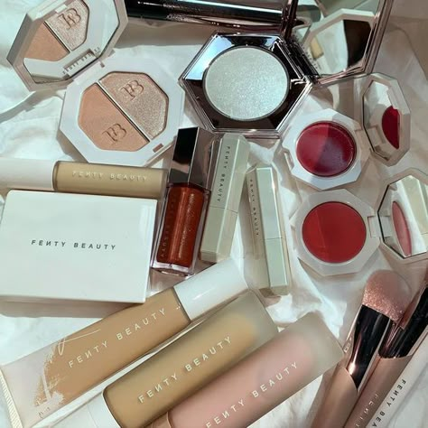 Rihanna Makeup, Best Makeup Brands, Makeup Collection Goals, Indie Makeup, Makeup Supplies, Top Makeup Products, Fancy Makeup, Makeup Needs, Vintage Makeup