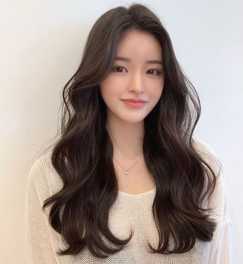 Korean Curly Hair Long, Wavy Korean Hair, Korean Perm Medium Wavy Hair, Korean Curly Hair, Korean Long Hairstyle, Asian Hair Perm, Korean Wavy Hair, Korean Perm, Korean Long Hair